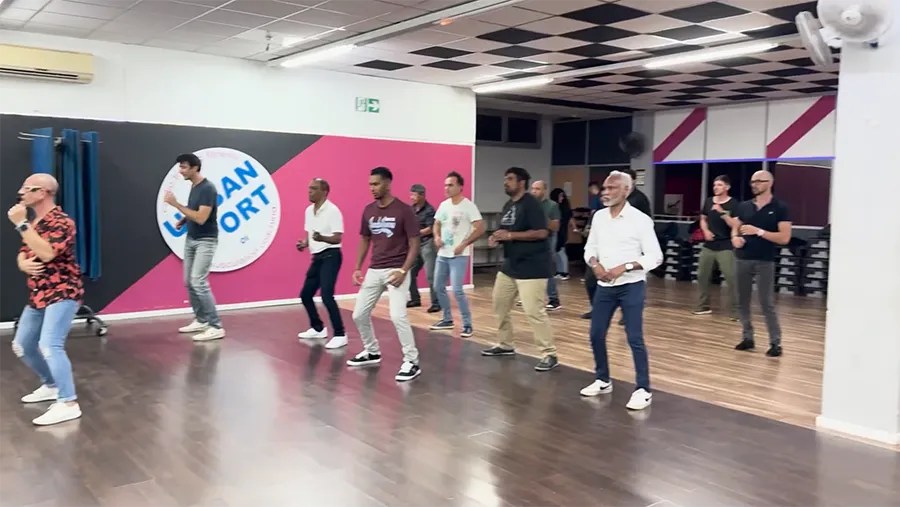 Vidéo de Cours de Bachata avec Saint-Just & Emma, tous les lundis soirs, à Saint-Denis de La Réunion, à Urban Sport